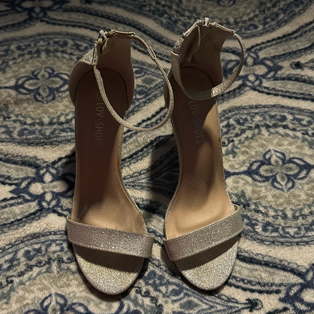 Women’s size: 8.5 silver heels